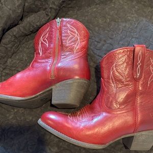 Red Ariat Darlin' Booties NWOT